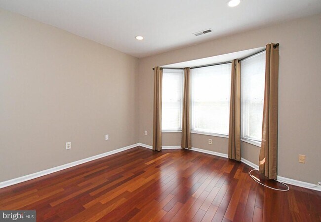 Building Photo - 6 Kanon Ct