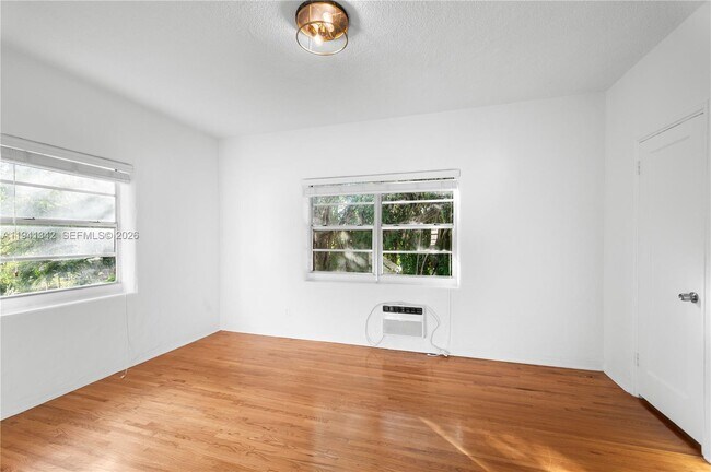 Building Photo - 520 SW 6th St