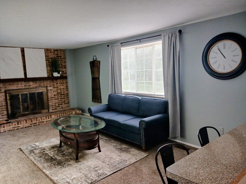 Family Room - 2167 Briarwood Dr