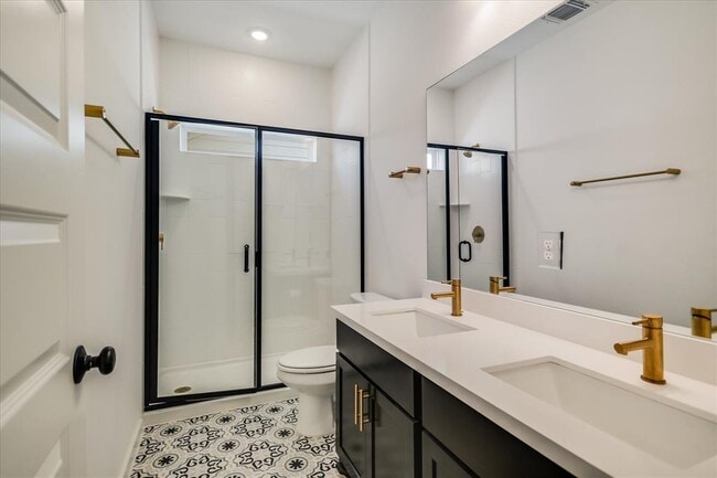 Building Photo - 253 Darley Oak Dr