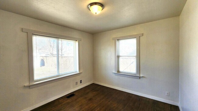 Building Photo - 3 BED 1 Bath Home Andys Sub Addition Bethany, OK