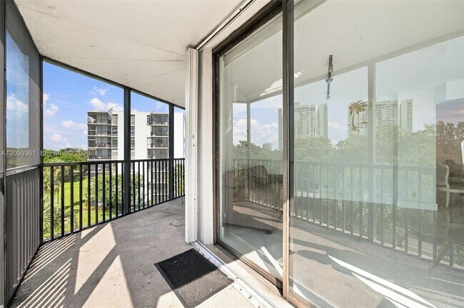 Building Photo - 3475 N Country Club Dr