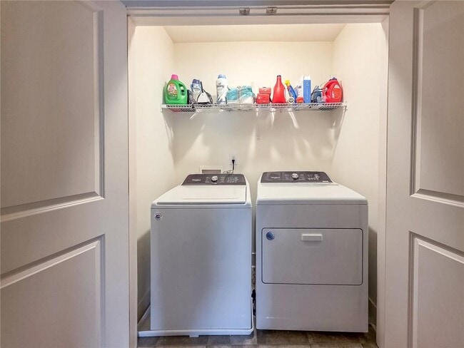 Building Photo - 5786 Calle Vis Dr