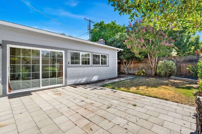 Building Photo - 4311 Cabrillo Way