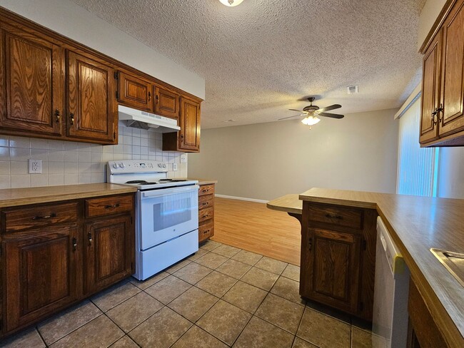 Building Photo - 4502 Garden Center Dr