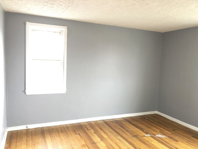 Building Photo - 4 BED 2 BATH SINGLE FAMILY HOME!