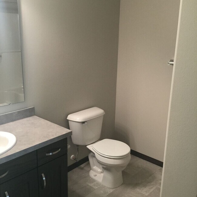 Building Photo - 3 Bed 3 Bath Single Family Home