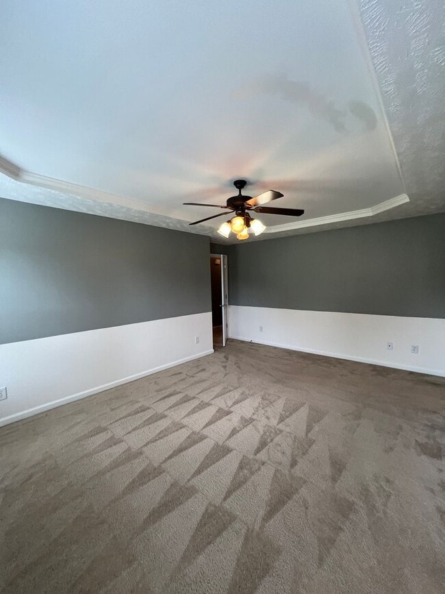 Building Photo - 4 Bed 2 Bath Raeford Home with Fenced Backyard