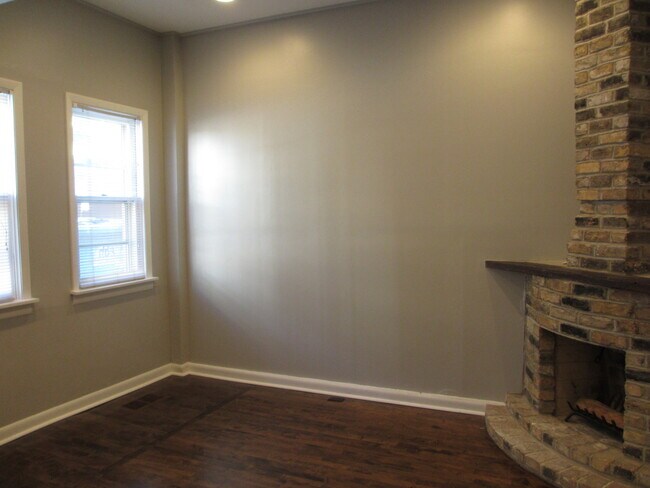 Building Photo - 2248 N Southport Ave