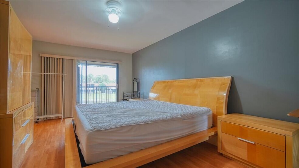 Building Photo - 11101 SW 15th Manor