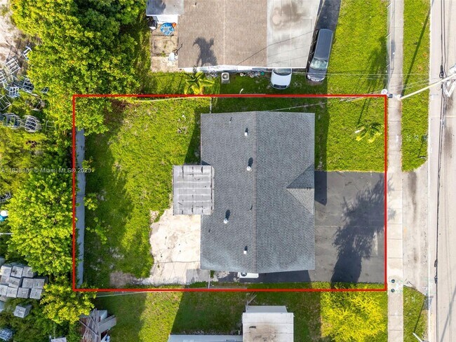 Building Photo - 3171 NW 16th St