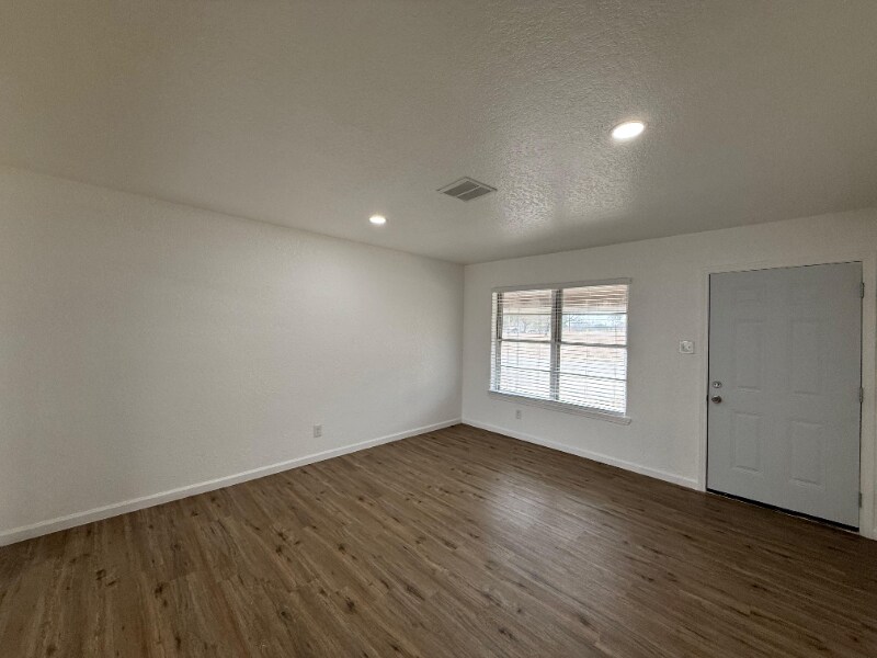 Building Photo - 4410 Moana Dr