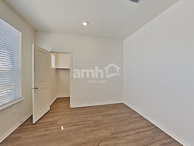 Building Photo - 2731 Spencebrook