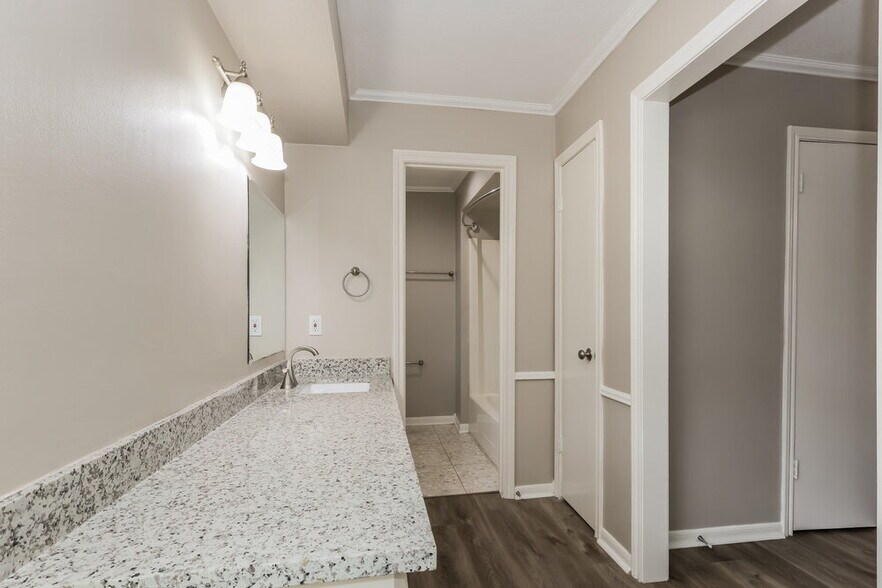 Building Photo - 17930 Cypress Spring Dr