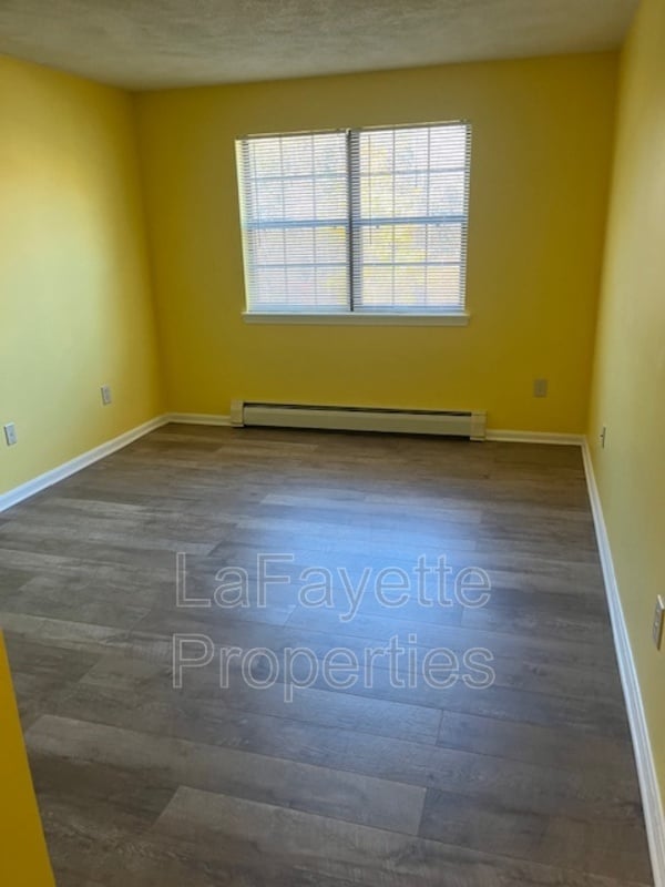 Building Photo - 10 Kenmar Dr