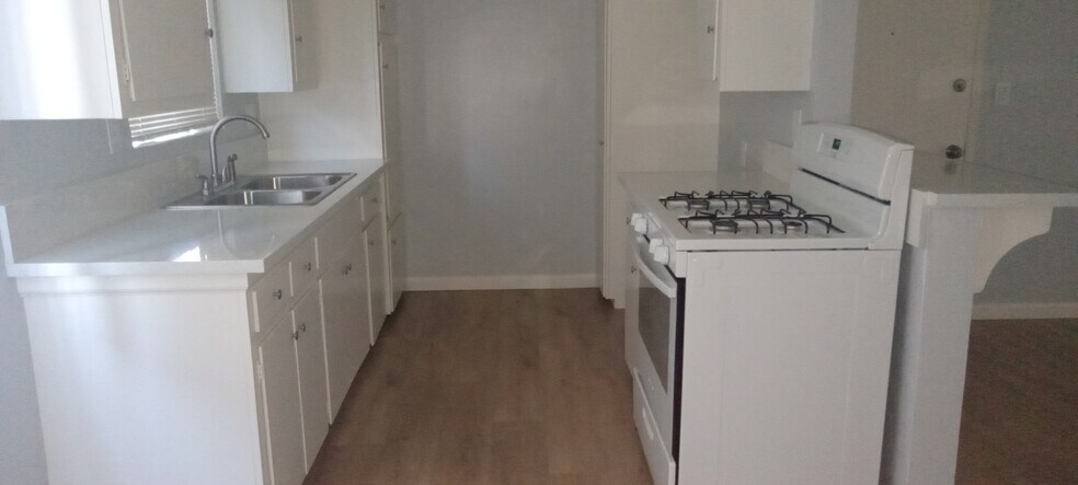 Building Photo - 10726 Orange Grove Ave