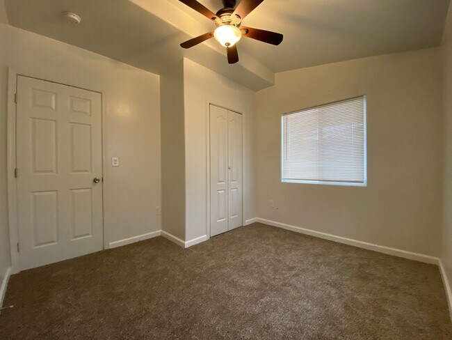 Building Photo - 863 Union St