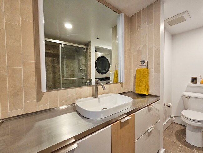 Building Photo - 80 Vine St