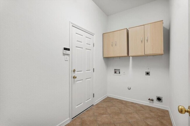 Building Photo - 2127 Clear Lake Pl