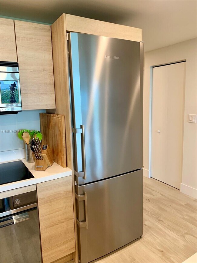 Building Photo - 16385 Biscayne Blvd