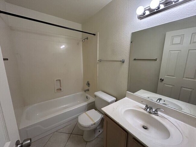 Building Photo - 5004 E Dartmouth St