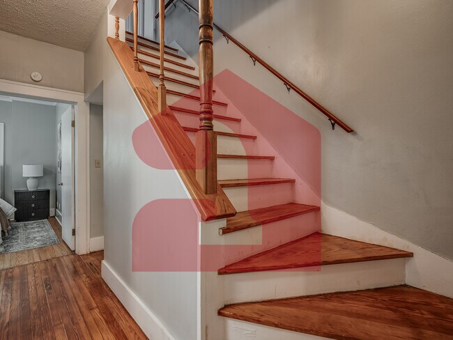 Building Photo - 1501 Gladstone Terrace