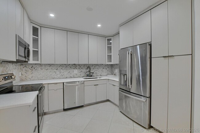 Building Photo - 23061 Aqua View