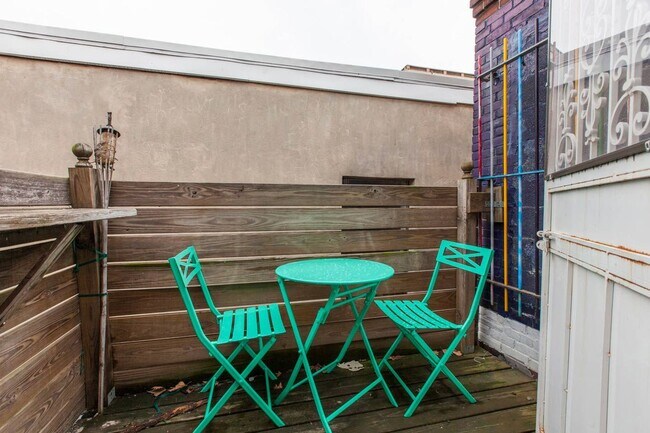 Building Photo - Beautiful and spacious 2 bedroom Apartment with Deck in Society Hill, right on South Street