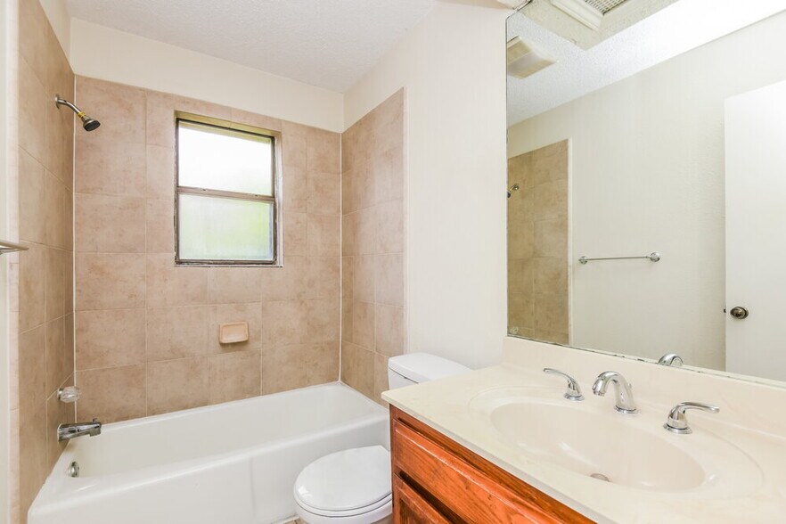 Building Photo - 7908 Gladewater Dr