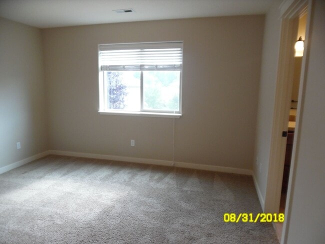 Building Photo - 1116 SE Millright Ave