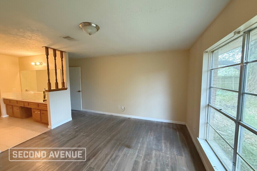 Building Photo - 10631 Sagewillow Ln