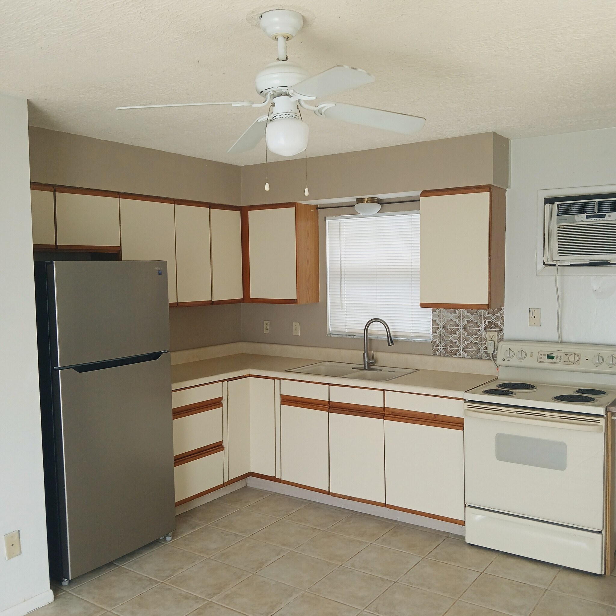 Building Photo - 153 Alderwood Dr