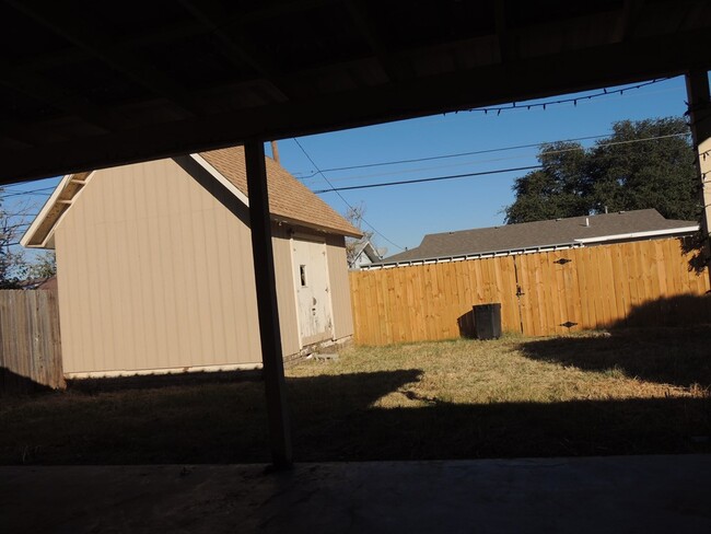 Building Photo - 1813 Petroleum Dr