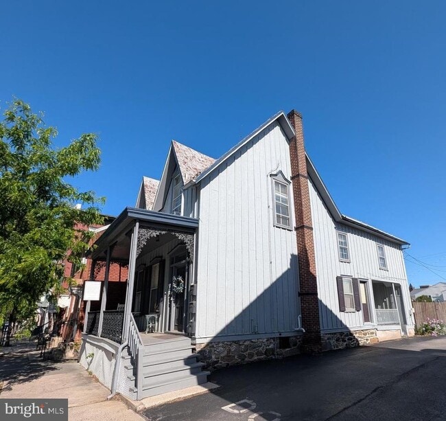 Building Photo - 115 Chambersburg St