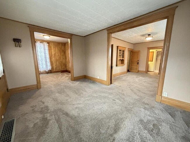 Building Photo - 201 S 1st St