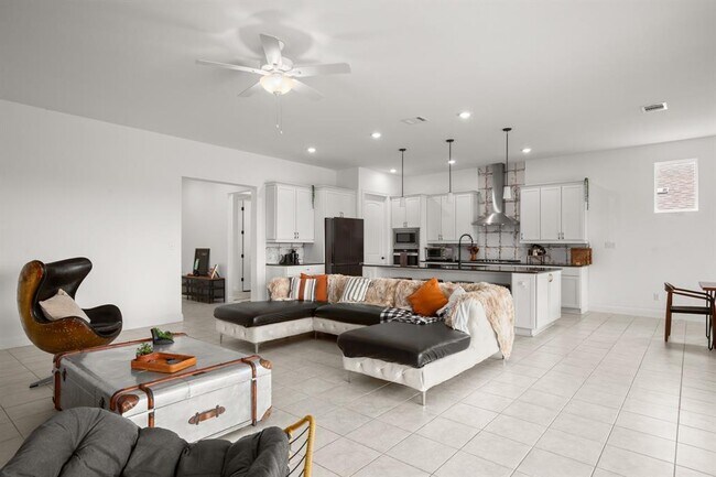 Building Photo - 385 Barnhill Lp