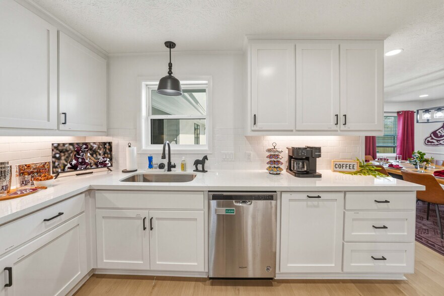 Building Photo - 1303 Langford St