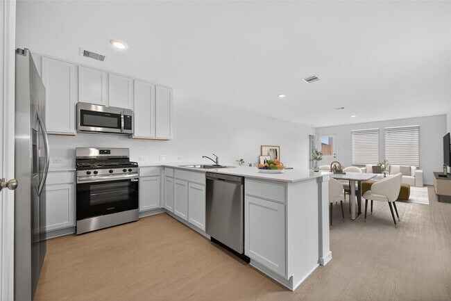 Building Photo - 102 Cedar Elm Ct