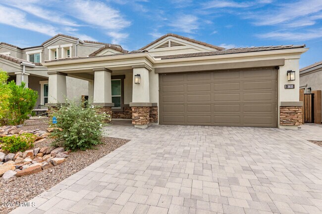 Building Photo - 2035 E Northwood Dr