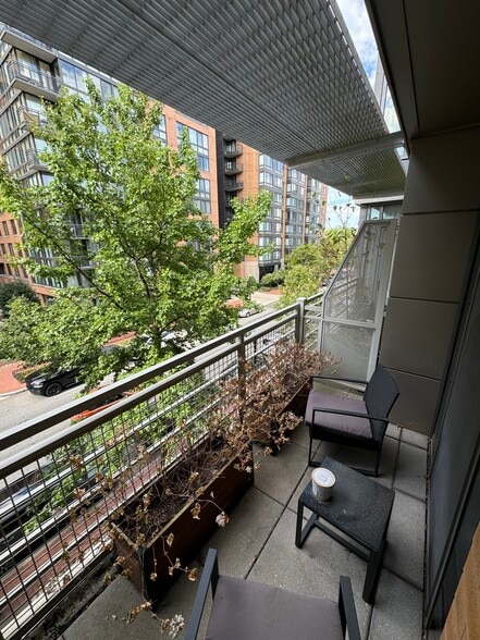 Primary balcony. - 440 L St NW