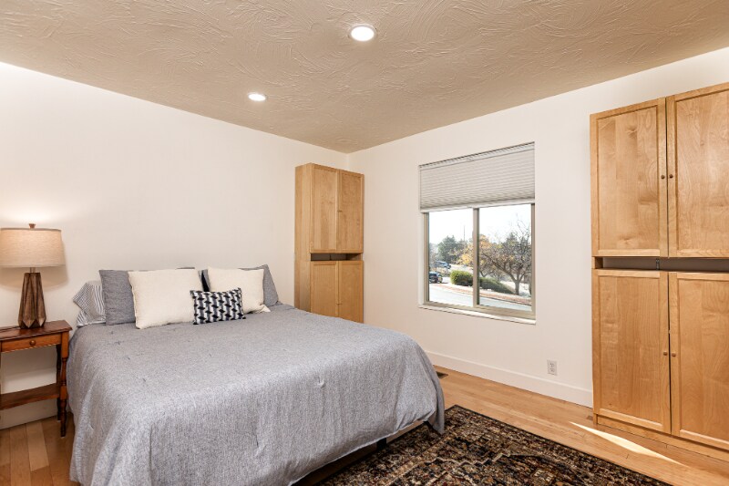 Building Photo - 8971 Alpen Way