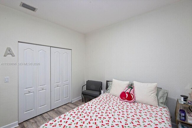 Building Photo - 8175 NW Greenbank Cir