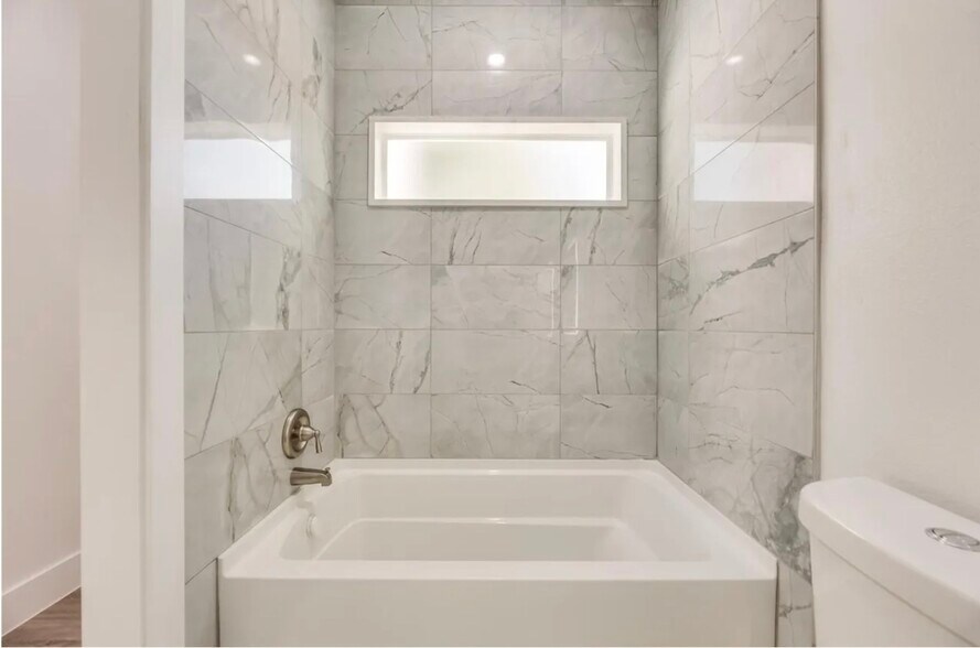 Building Photo - 1930 Shaw St