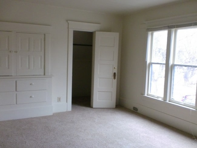 Building Photo - 511 Eddy Ave
