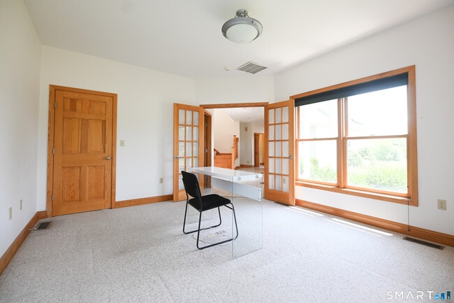 Building Photo - 19 Longview Dr