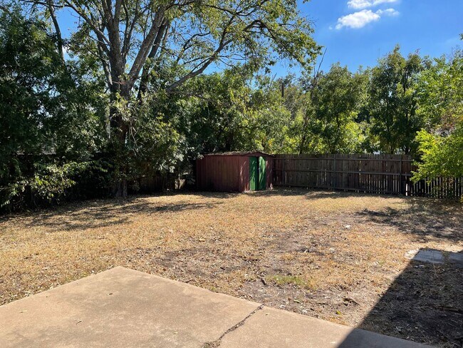 Building Photo - Available Now! *Pet Restrictions* 3 Bedroom/1 Bathroom in Temple