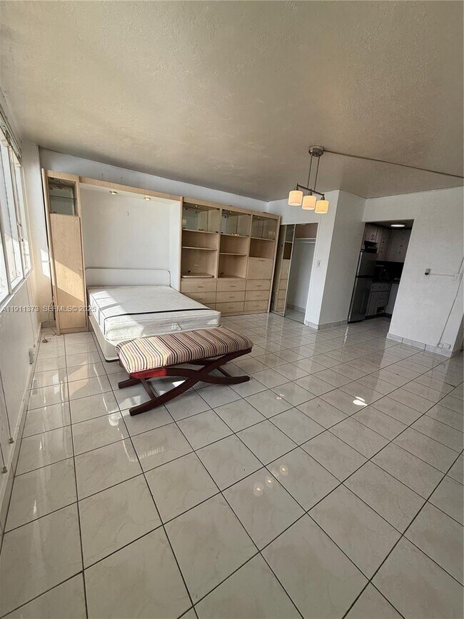 Building Photo - 6484 Indian Creek Dr