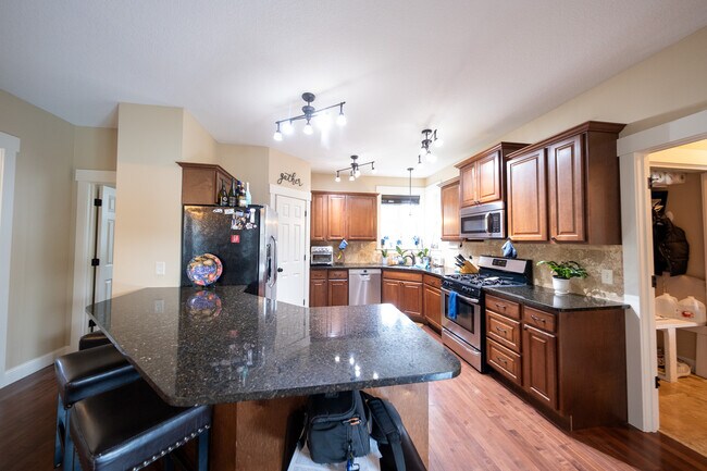 Building Photo - 15615 Dunberry Way