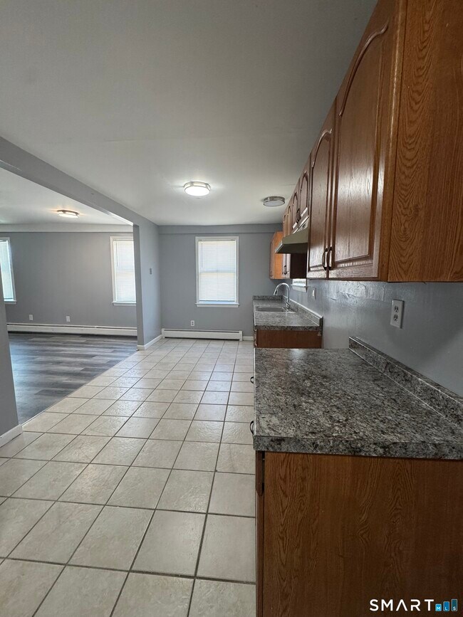 Building Photo - 32 Platt St