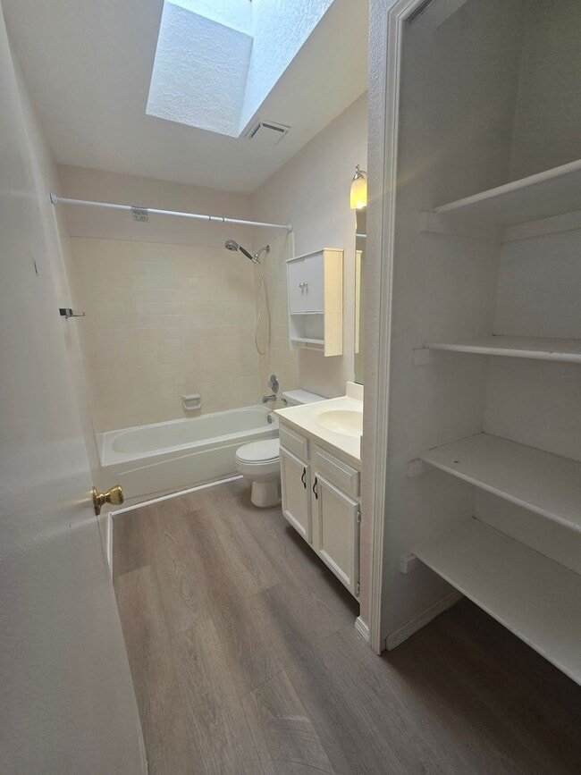 Building Photo - Beautiful 4 Bedroom 2 1/2 Bath Home in a Highly Desirable Neighborhood!